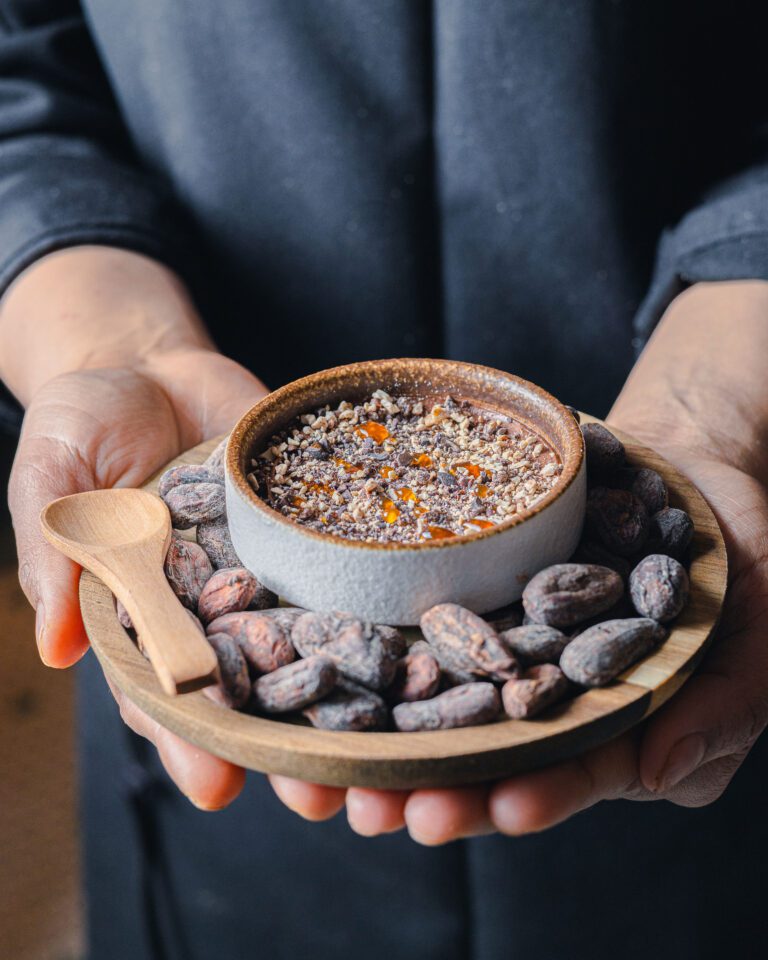 CACAO WHOLE FRUIT - MONICA VARELA